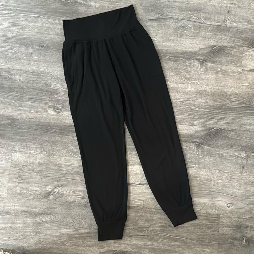 Athleta Salutation Black Lightweight Comfy Jogger in Powervita Size Medium - Picture 2 of 14